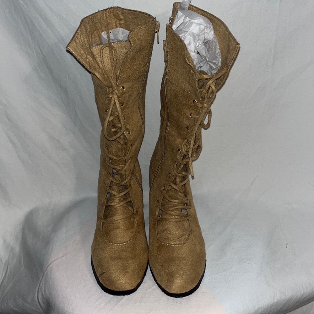 Blossom Collection lace up faux suede lace up heeled boot sz 8